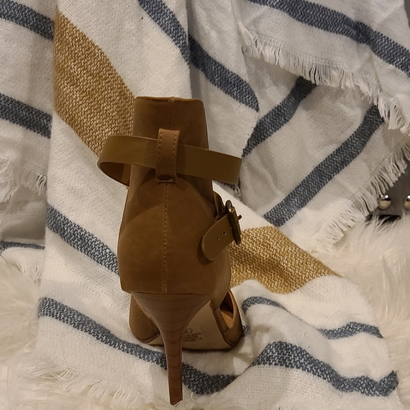 D shoes - Picture 5 of 12